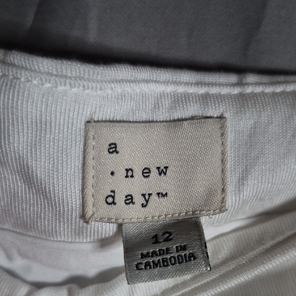 A New Day Elegant White Garment - Picture 2 of 4